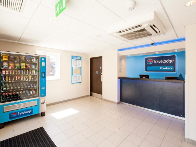 Travelodge Chertsey Exterior photo